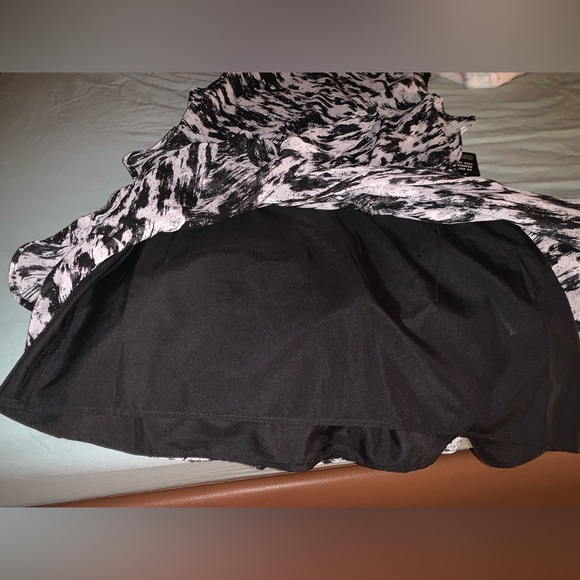 🔻👇price drop👇🔻Express size S Metallic Printed Pleated Shoulder Ruffle Dress - Picture 9 of 16